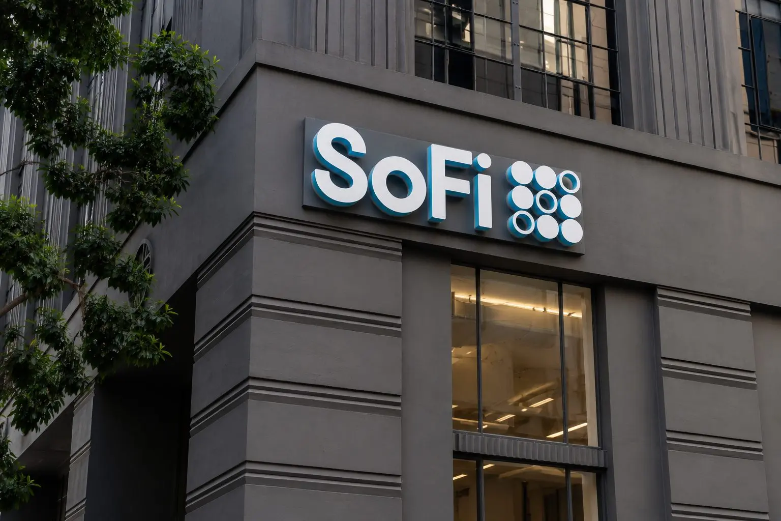 SoFi Technologies Stock (NASDAQ:SOFI) Falls as Insider Buying Meets a Funding-Cost Test