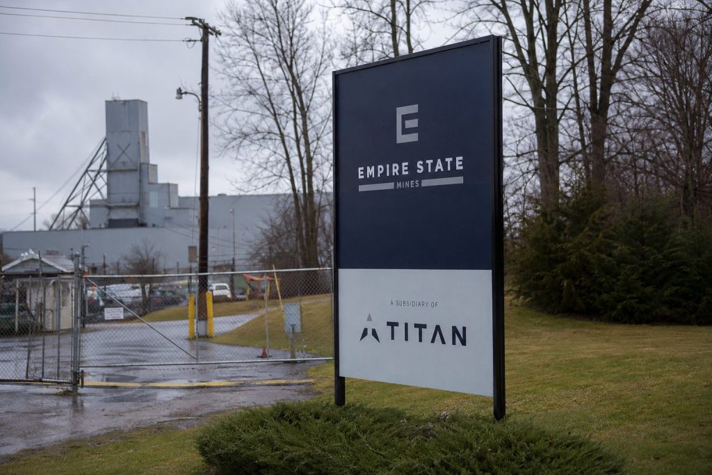 Titan Mining (TSX:TI) jumps 42% premarket after Army graphite lease award
