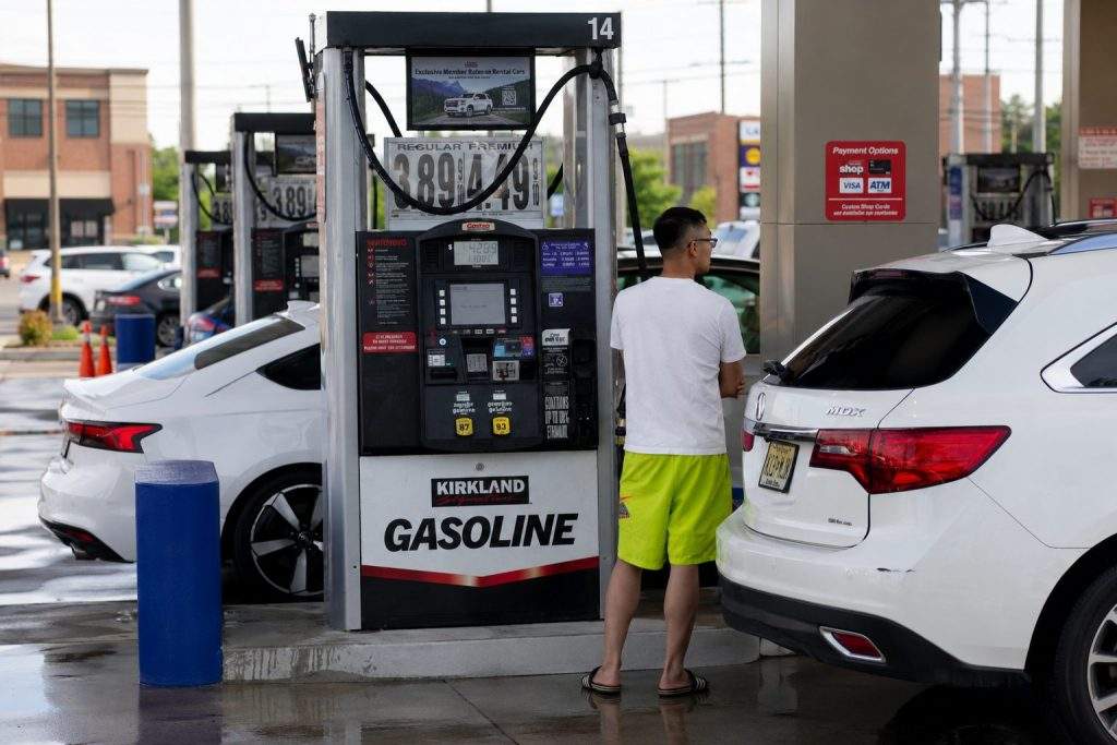 U.S. Gas Falls Under $4 After Iran Deal Sends Oil Lower