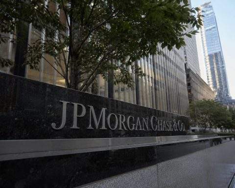 US financial shares look to Fed stress tests after volatile week