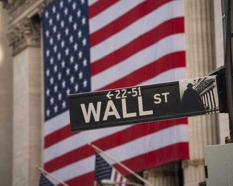 Dow, S&P 500, Nasdaq Futures Gain; Oil Falls Ahead of Fed Decision