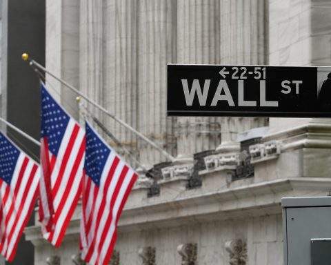 Nasdaq bounce hides thin megacap recovery as US stocks end