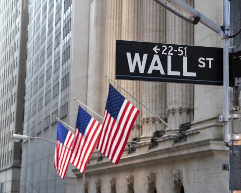 Tech fund outflows hit US stocks after hours as AI trade momentum cools