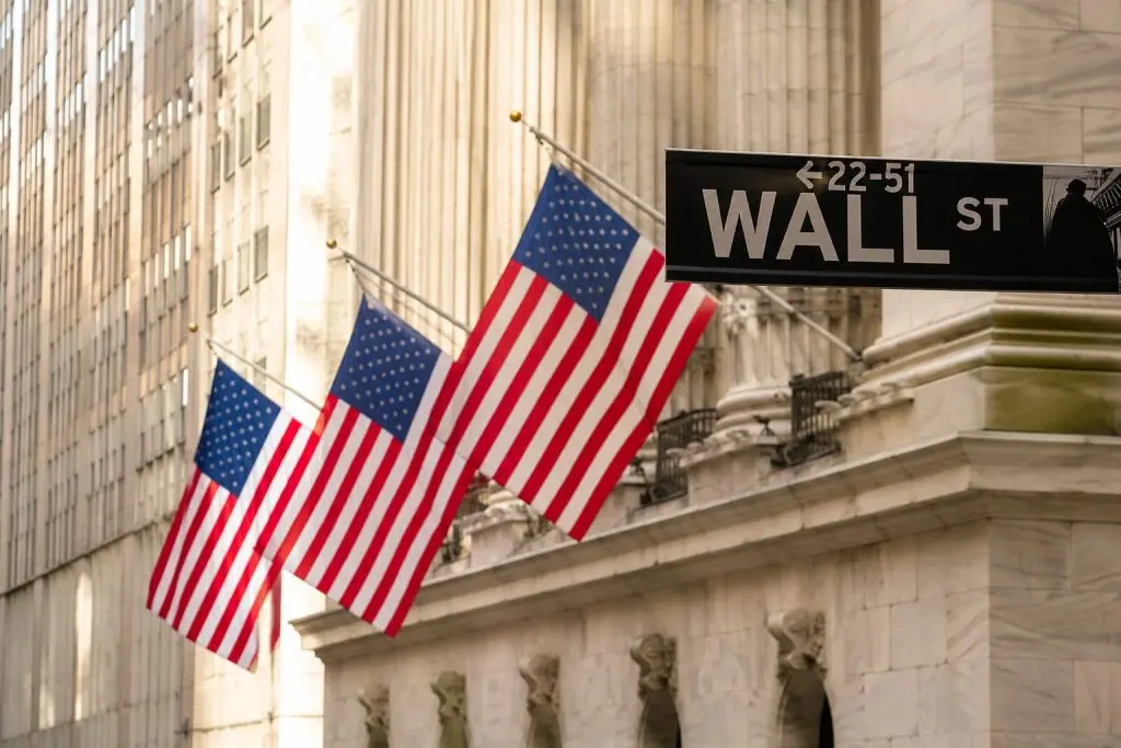 US stocks finish up as chip shares surge and oil falls