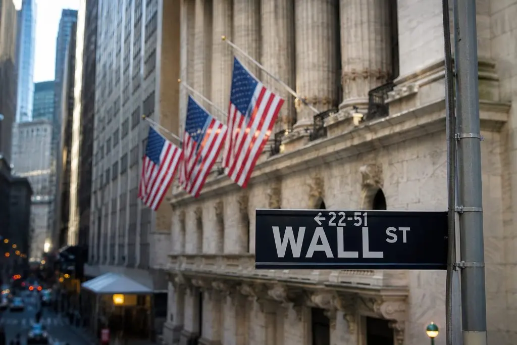 US stocks edge higher, megacaps offset drop in small caps; Comcast (NASDAQ:CMCSA) surges after split news