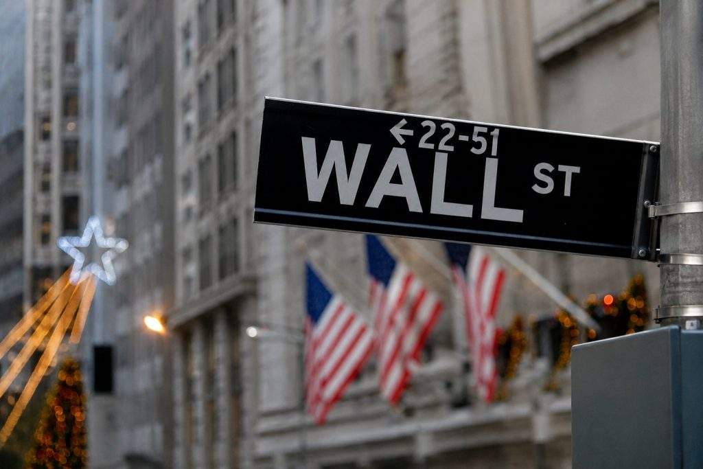Dow climbs but S&P 500 and Nasdaq dip after tech weakens
