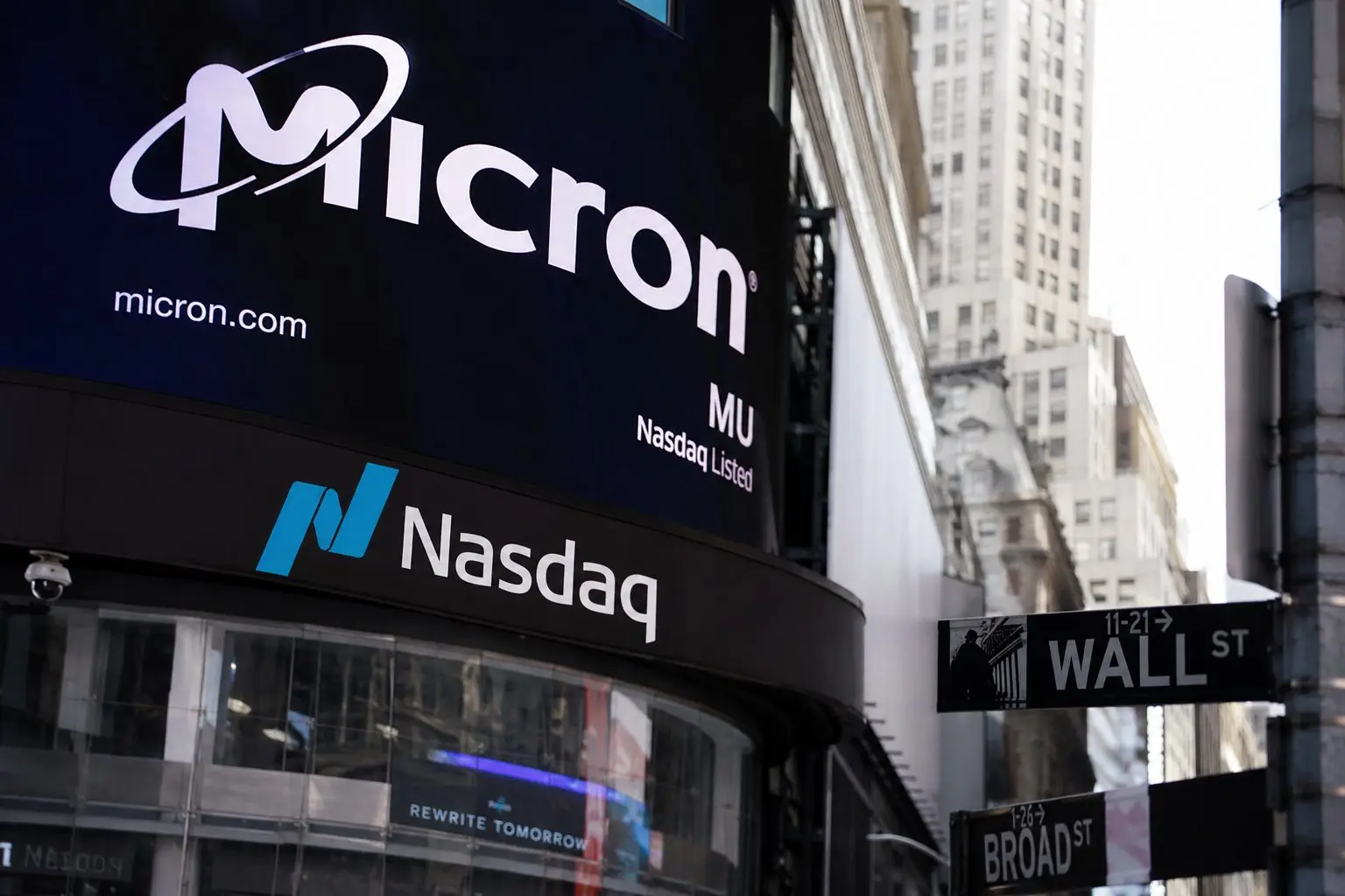 Tech Stocks Edge Higher in Holiday Trading; Micron Results on Deck