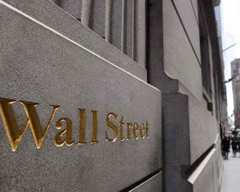 Wall Street Volatility Index Jumps as Chip Stocks Swing