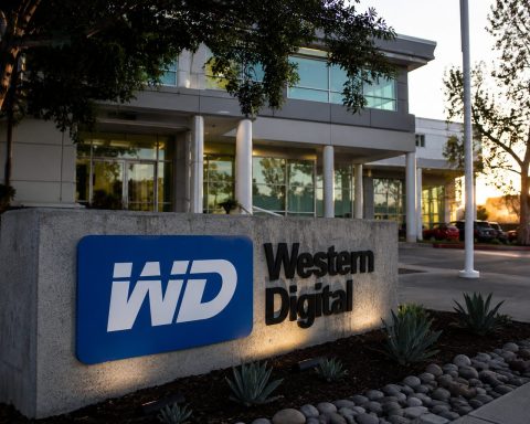 Western Digital (NASDAQ:WDC) falls 13%, stays above Wall Street average target