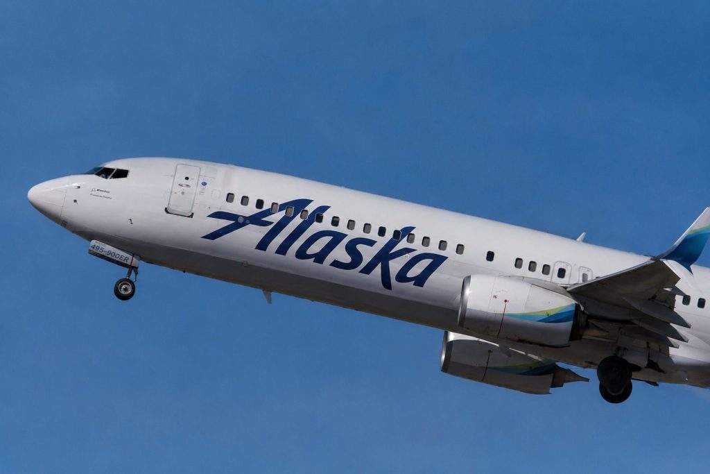Alaska Air (NYSE:ALK) Expands Hawaii Flights with Rising Fuel Costs Looming