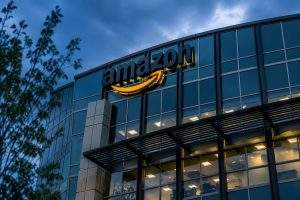 Amazon (NASDAQ:AMZN) slips as forecast misses even with Nasdaq bounce
