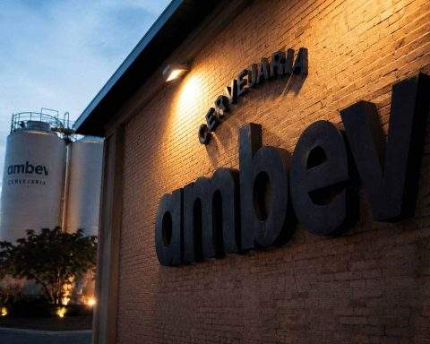Ambev Shares Gain Ahead of Q2, While EBITDA Estimates Remain Tight