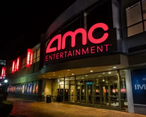 AMC Entertainment (NYSE:AMC) Rally Tests Whether 15% Screen Productivity Can Outrun Dilution