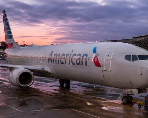 American Airlines (NASDAQ:AAL) under pressure as margins in focus following 12% weekly drop