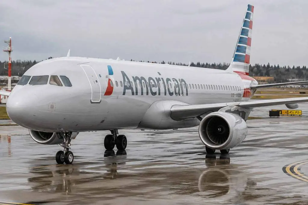 American Airlines (NASDAQ:AAL) Shares Rise as Weaker Oil Prices Lessen Fuel Margin Squeeze
