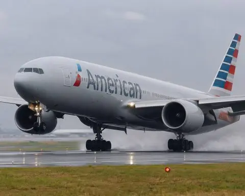 American Airlines (NASDAQ:AAL) trades near 52-week high after strong holiday travel