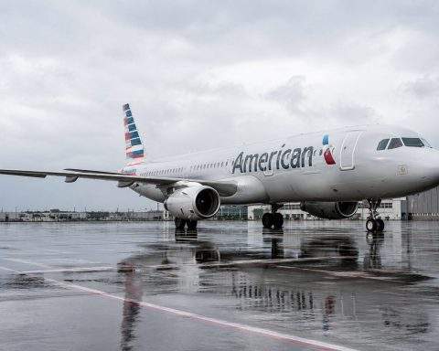 American Airlines (AAL) Shares Bounce Back From Oil Drop, But Fuel Costs Stay High