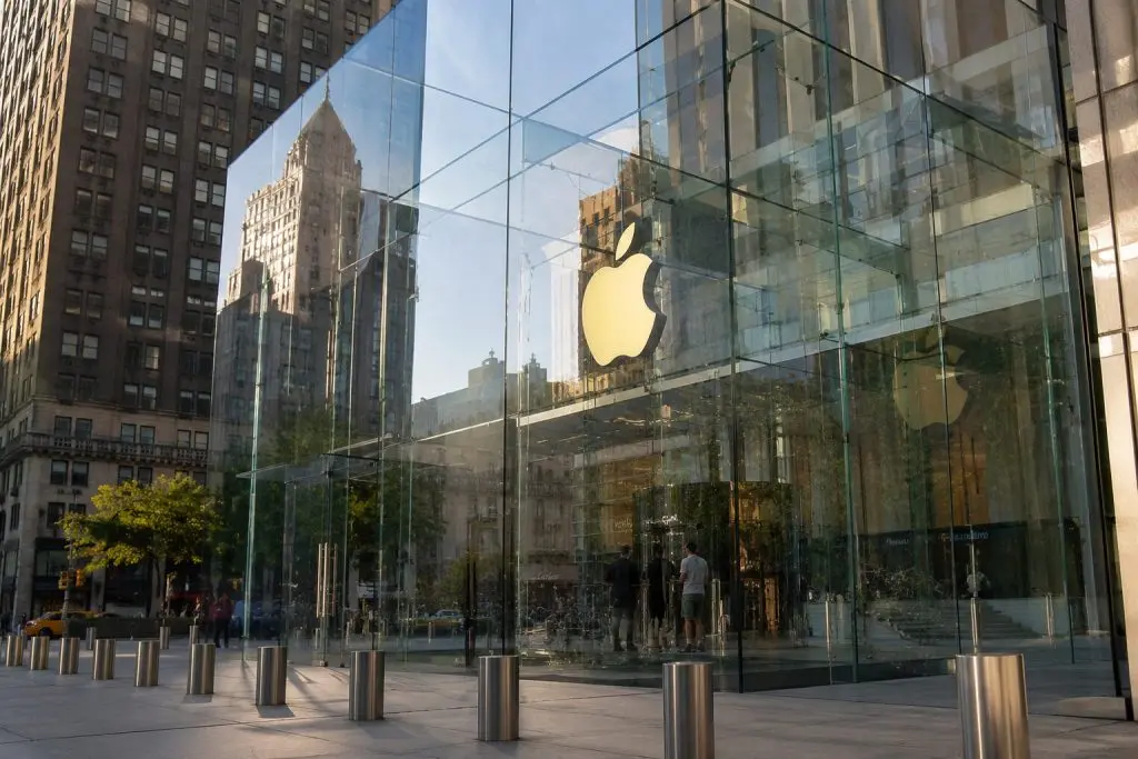 Apple’s $210B foldable iPhone rally faces Fed, earnings hurdles