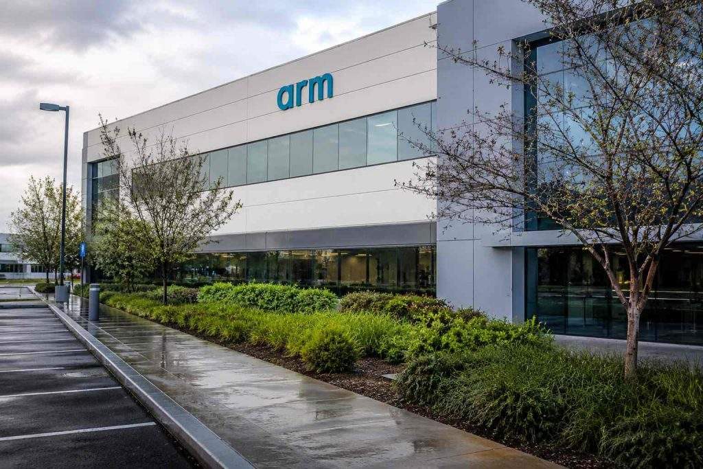 Arm Holdings (NASDAQ: ARM) falls 7% as rich valuation amplifies chip selloff