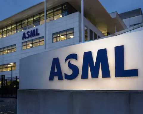 ASML Holding (NASDAQ: ASML) steady after outlook sets €14.4B Q4 bar