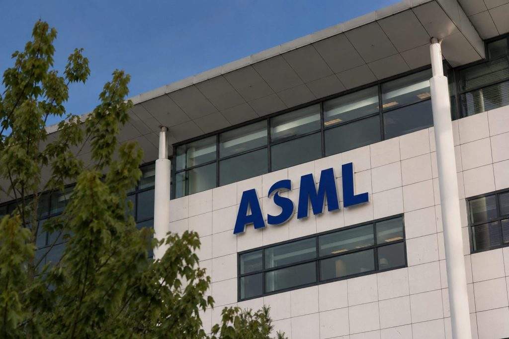 ASML ups 2026 outlook, pointing to possible €13–16 billion Q4 ASML ups 2026 outlook, pointing to possible €13–16 billion Q4