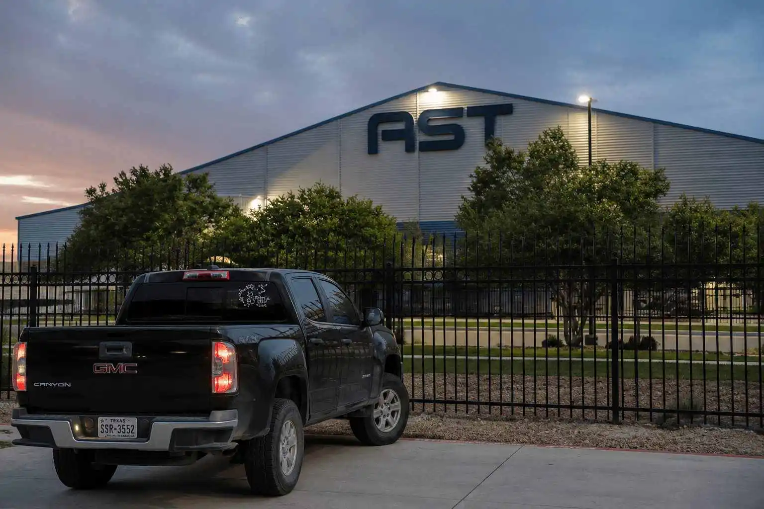 AST SpaceMobile (NASDAQ:ASTS) shares drop as company’s $1.15 billion fundraising highlights importance of launch schedule AST SpaceMobile (NASDAQ:ASTS) shares drop as company’s $1.15 billion fundraising highlights importance of launch schedule
