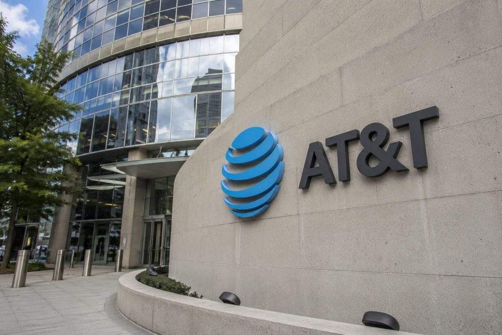 AT&T (NYSE:T) Shares Gain After Subscriber Numbers Fuel $10 Billion Buyback Equation
