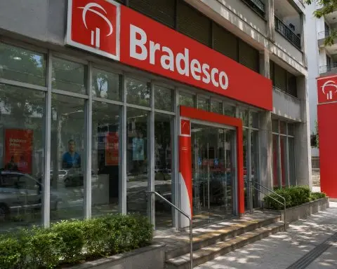 Banco Bradesco Rises 4% After Brazil Inflation Miss, R$7.6B Move