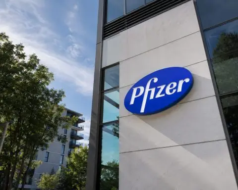 Pfizer (NYSE:PFE) Holds 7% Yield as AI Selloff Hits, Options Traders Look for Protection