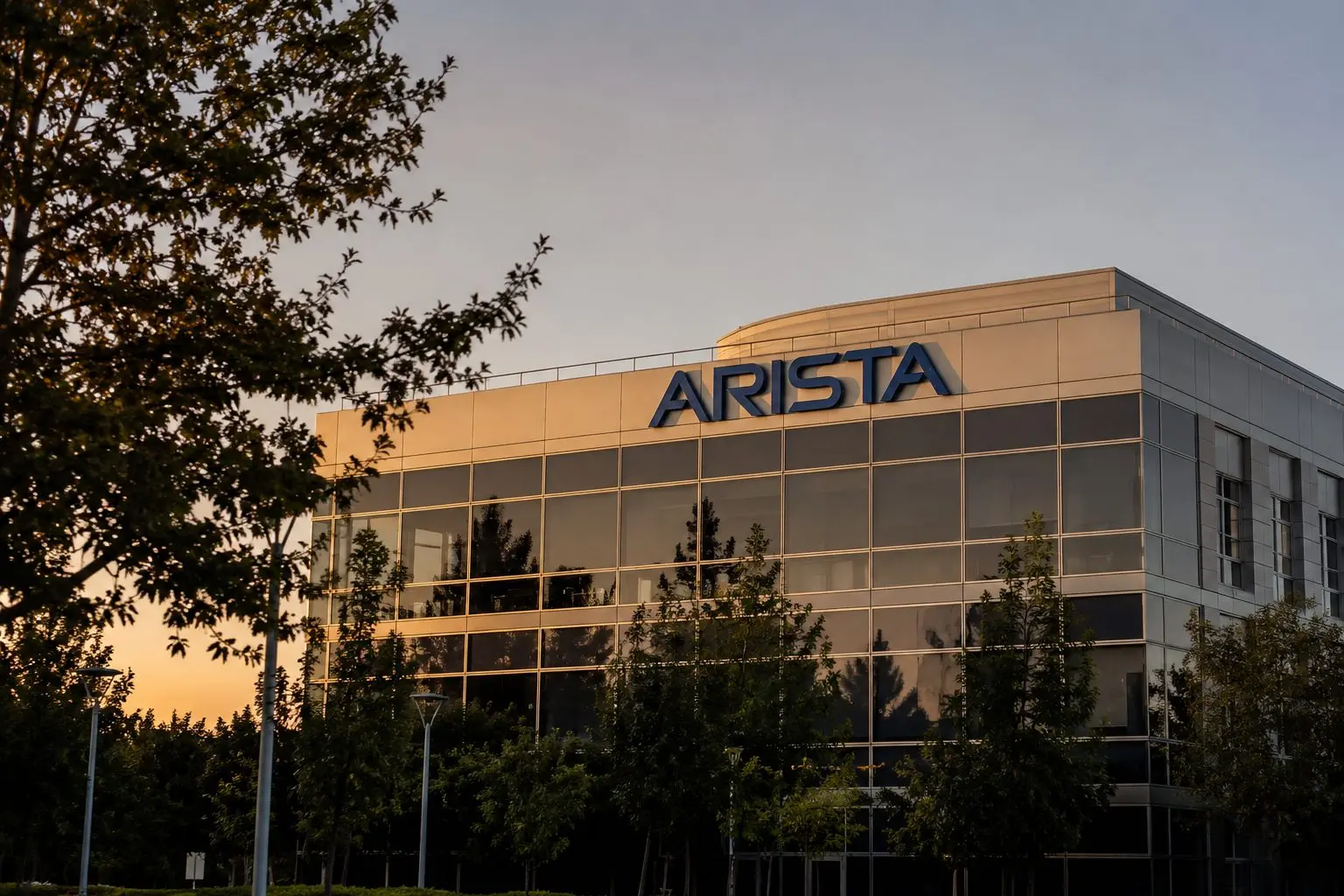 Arista Networks (NYSE:ANET) drops $15B as insider sales highlight premium