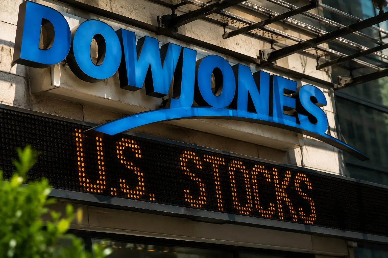 Dow slips roughly 183 points on July 16, led by slide in two major stocks Dow slips roughly 183 points on July 16, led by slide in two major stocks