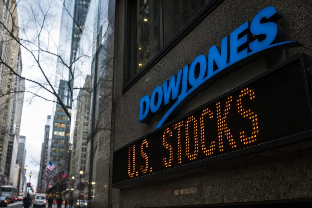 Dow Jones falls 305 points as expensive underperformers drag despite tech rally