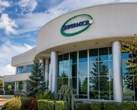 Super Micro Computer (NASDAQ:SMCI) trades at half reported AI orders as holiday week wraps up