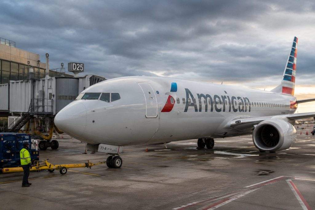 American Airlines (NASDAQ:AAL) climbs as jet fuel drops below cost forecast