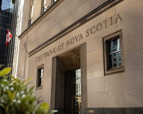 The Bank of Nova Scotia (TSE:BNS) stock yield gap stays wide before July dividend date