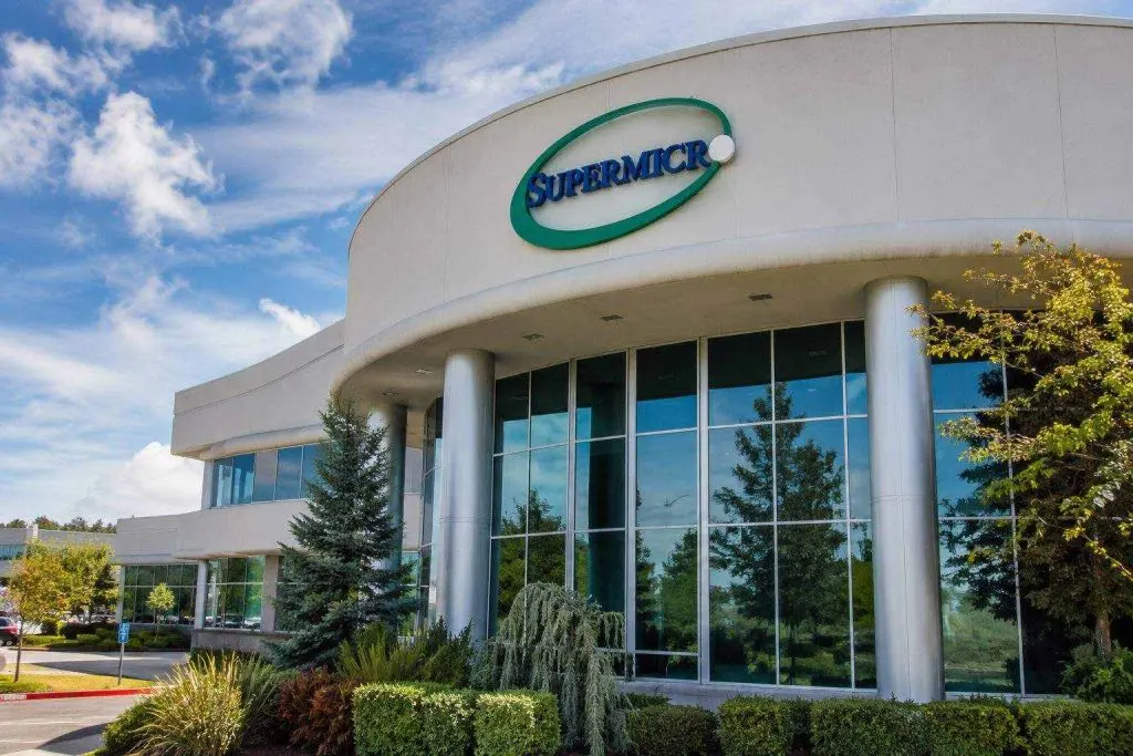 Super Micro (NASDAQ:SMCI) falls under AI offering price as Taiwan review keeps focus on funding