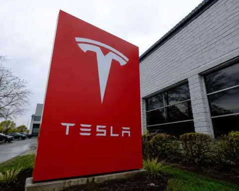 Tesla jumps on SpaceX merger chatter, market shrugs off Musk cash ties