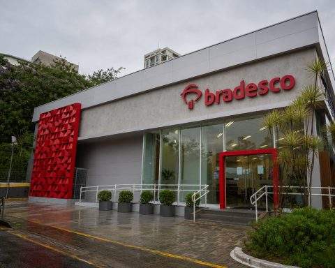 Banco Bradesco (BVMF:BBDC4; NYSE:BBD) Gains as Q2 Approaches 2026 Earnings Target