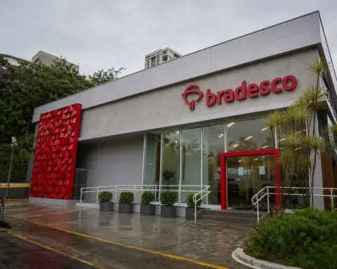 Banco Bradesco (BVMF:BBDC4; NYSE:BBD) Gains as Q2 Approaches 2026 Earnings Target