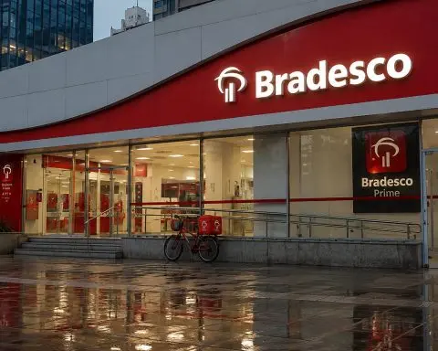 Banco Bradesco (BVMF:BBDC4) falls after ex-rights, payout changes price base