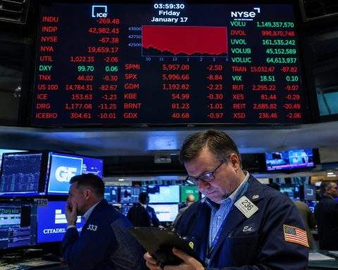 Bank stocks mixed as market eyes guidance over profit beats