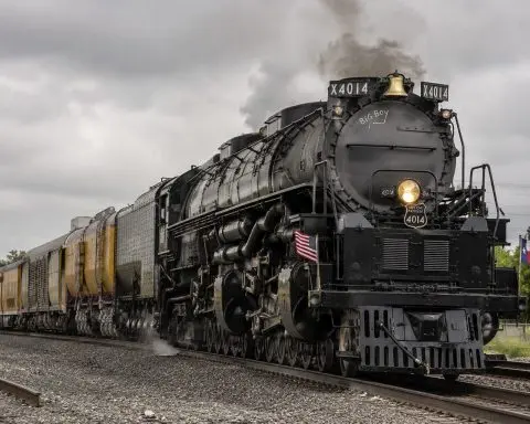 Union Pacific’s Big Boy 4014 Draws Crowds in Leetsdale, 13% Merger Discount Catches Investor Attention