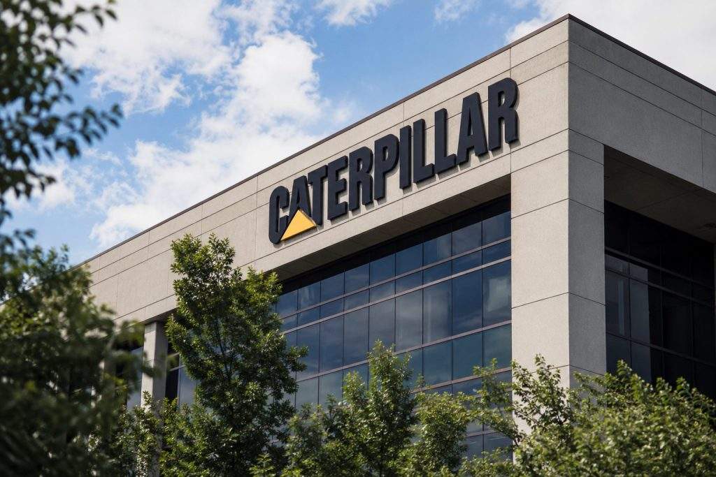 Caterpillar (NYSE:CAT) Drops After Baird Cites AI Data-Center Policy Risk
