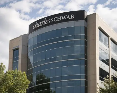 Charles Schwab (NYSE:SCHW) Outlook Moves From Trading Surge to Fed Rate Impact