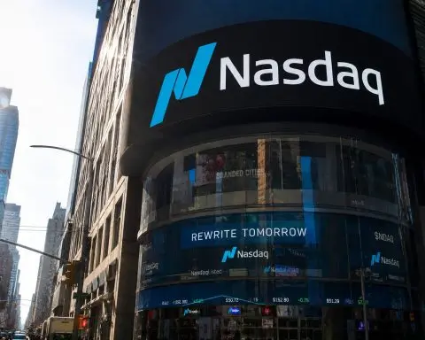 Nasdaq Futures Rise on Chips, Traders Wary After Iran Shock