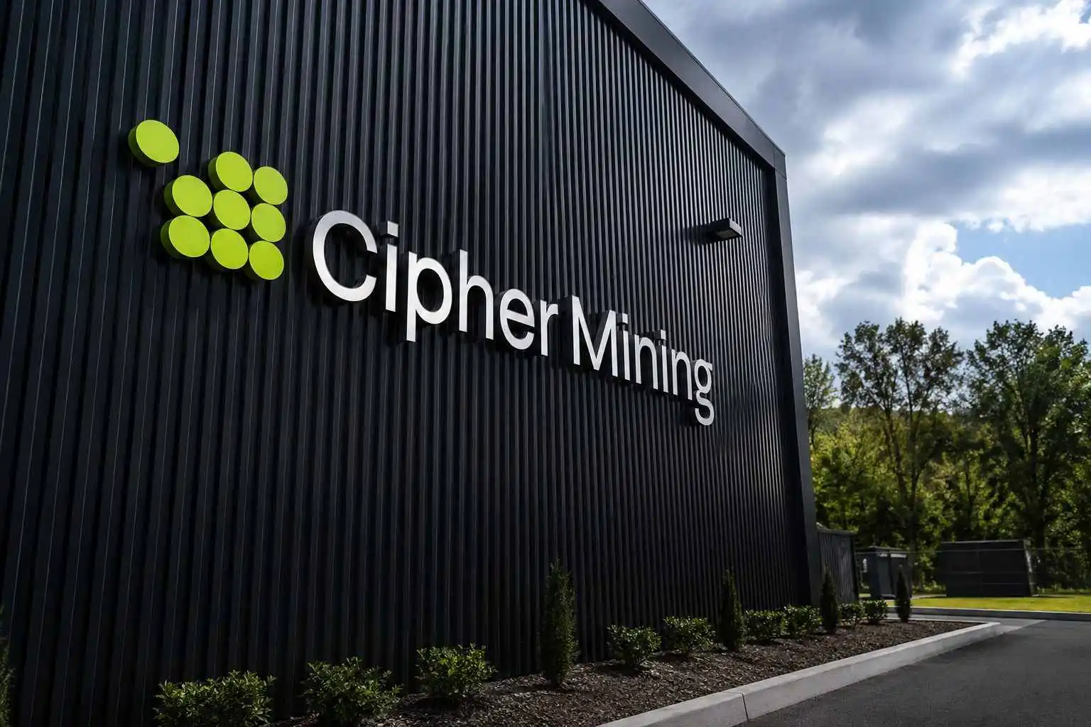 Cipher Mining Shares (NASDAQ:CIFR) Surge 32% as AI-Driven Valuation Faces Execution Uncertainty