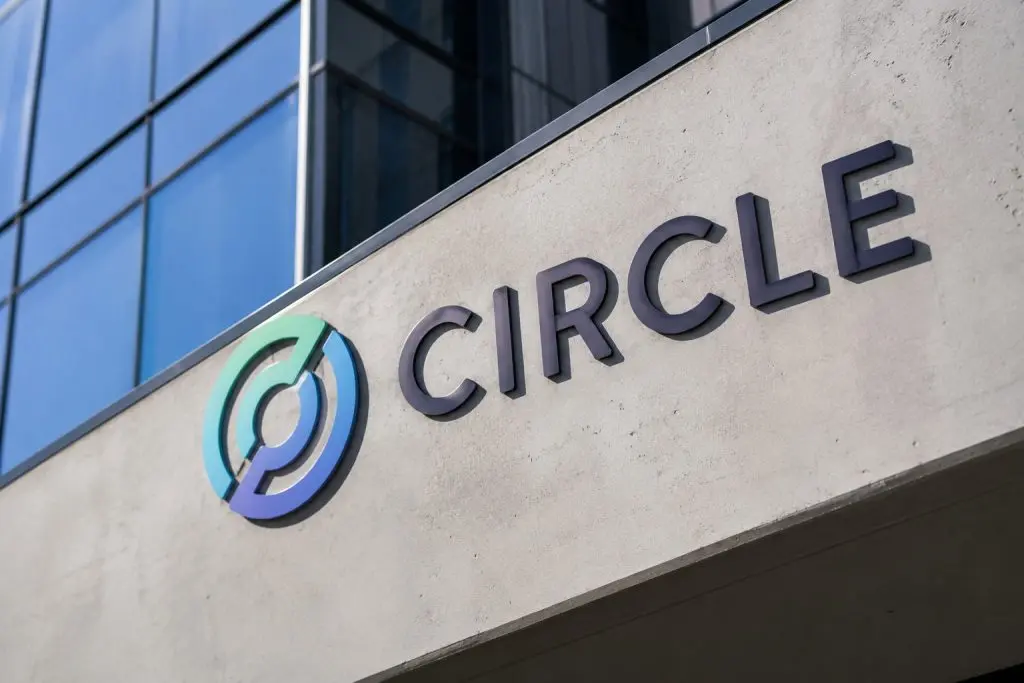 Circle stock slips on short holiday week, traders flag reserve-yield risk signals