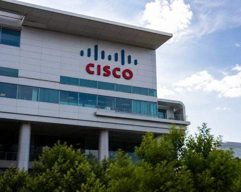 Cisco (NASDAQ:CSCO) drops $4.32 in short week, dividend in focus