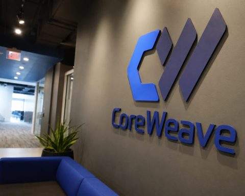 CoreWeave (NASDAQ:CRWV) falls as Nasdaq-100 spot faces pressure, Meta cloud worries weigh on AI pricing