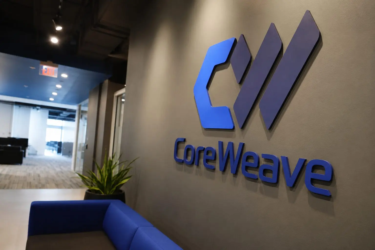 CoreWeave (NASDAQ:CRWV) falls as Nasdaq-100 spot faces pressure, Meta cloud worries weigh on AI pricing